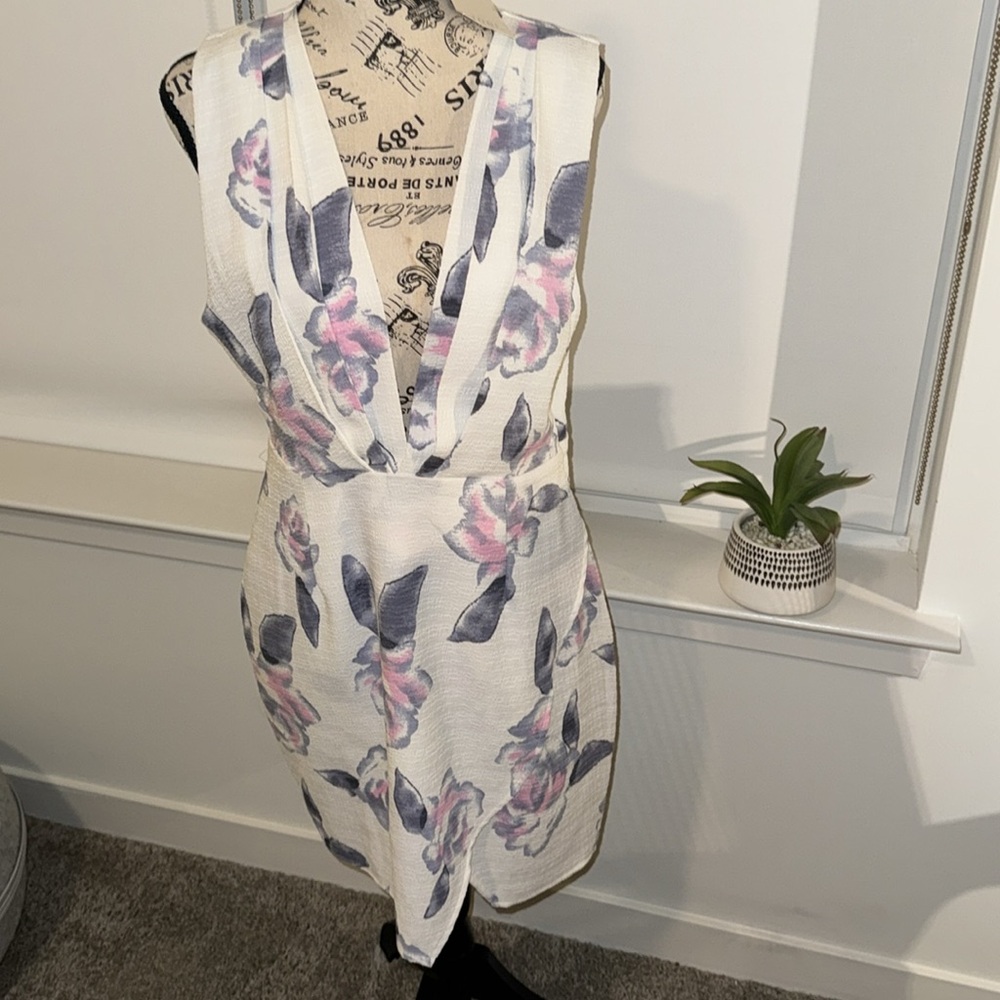 Tobi Deep Plunge Floral Pleat Dress NWT